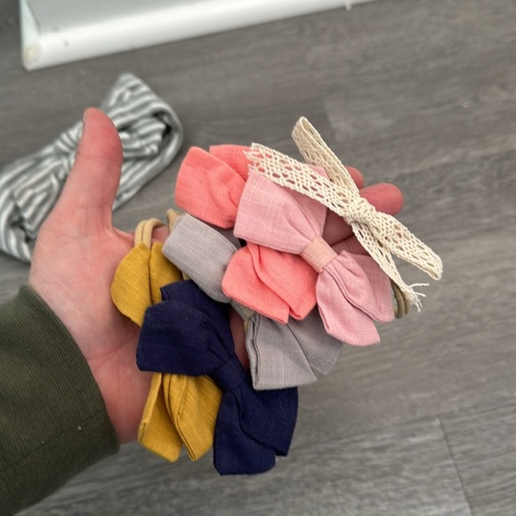 Assorted Baby Girl Headband Bows Bundle - Picture 3 of 3